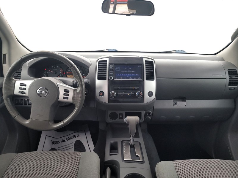 Nissan Frontier Vehicle Full-screen Gallery Image 15