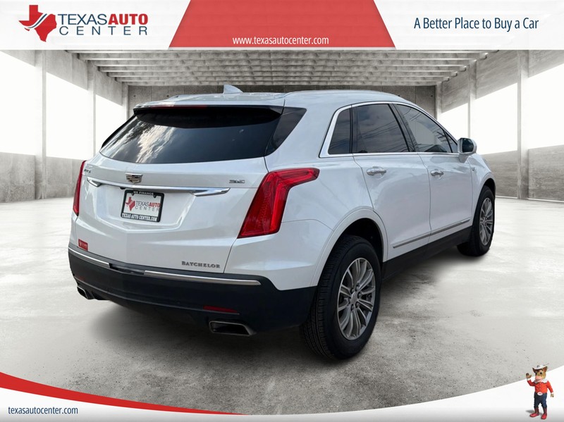 Cadillac XT5 Vehicle Full-screen Gallery Image 07