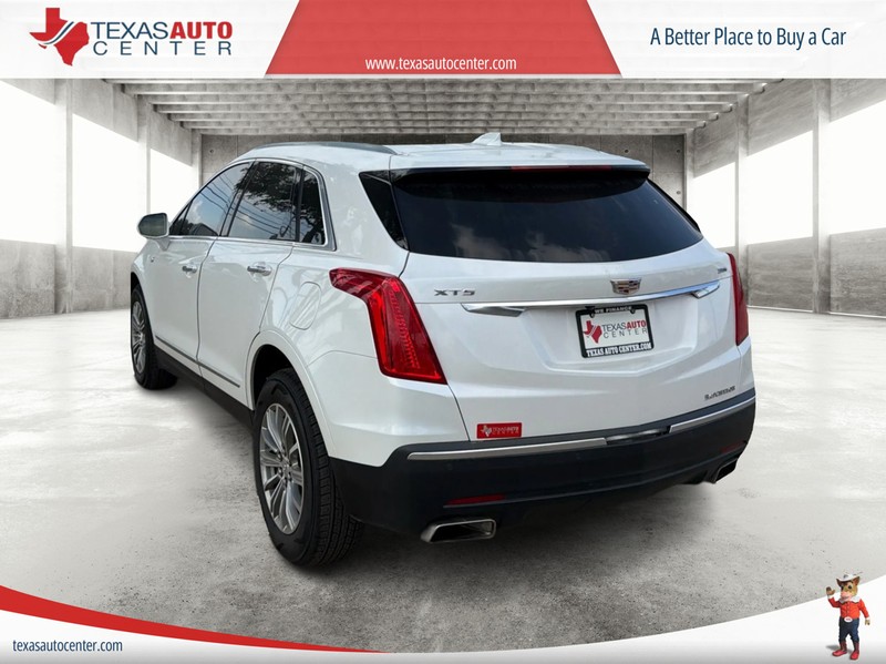 Cadillac XT5 Vehicle Full-screen Gallery Image 08