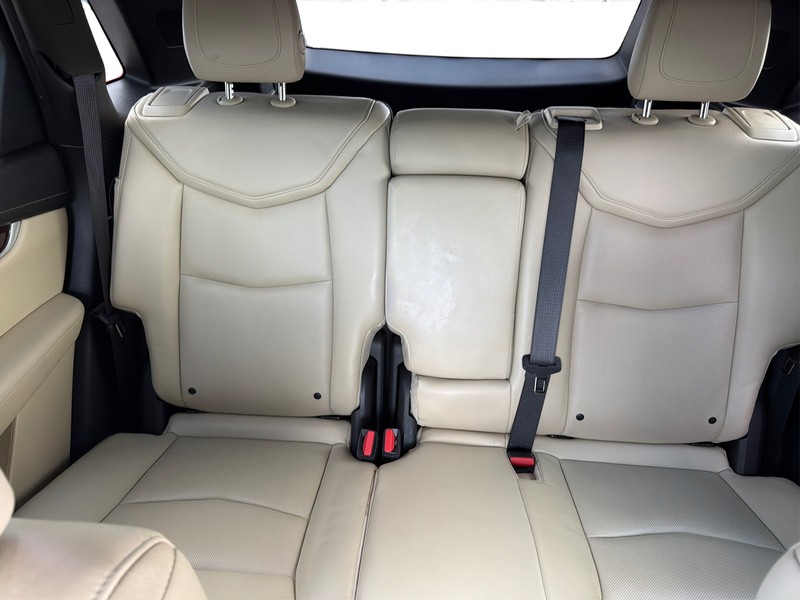 Cadillac XT5 Vehicle Full-screen Gallery Image 13