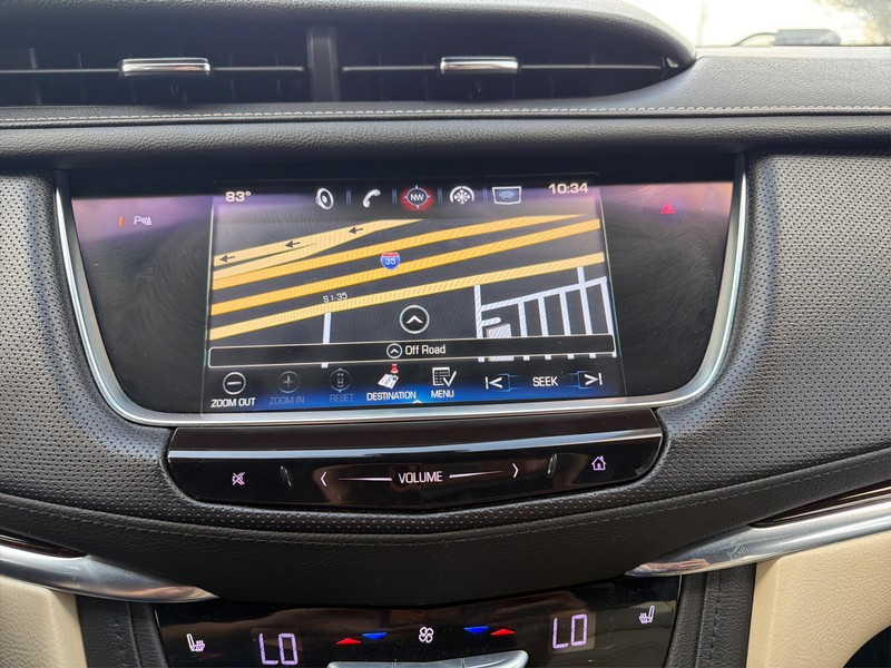 Cadillac XT5 Vehicle Full-screen Gallery Image 17