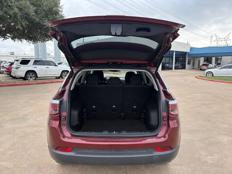 Jeep Compass Vehicle Full-screen Gallery Image 11