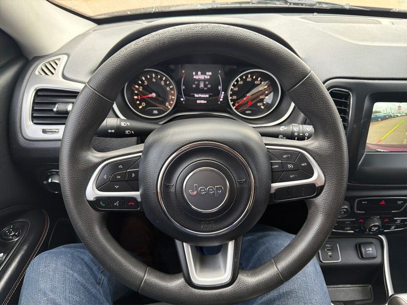 Jeep Compass Vehicle Full-screen Gallery Image 14