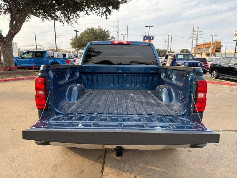 Chevrolet Silverado 1500 Vehicle Full-screen Gallery Image 11
