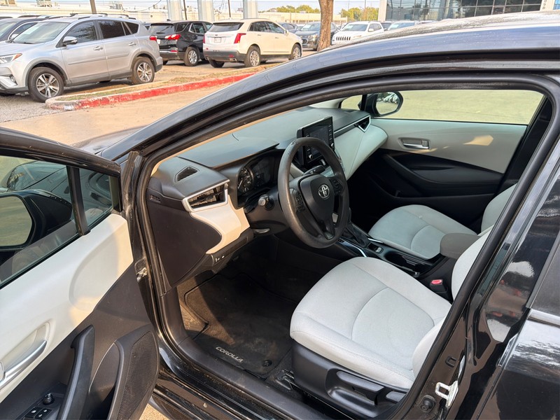 Toyota Corolla Vehicle Full-screen Gallery Image 09