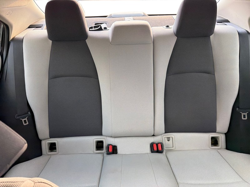 Toyota Corolla Vehicle Full-screen Gallery Image 13