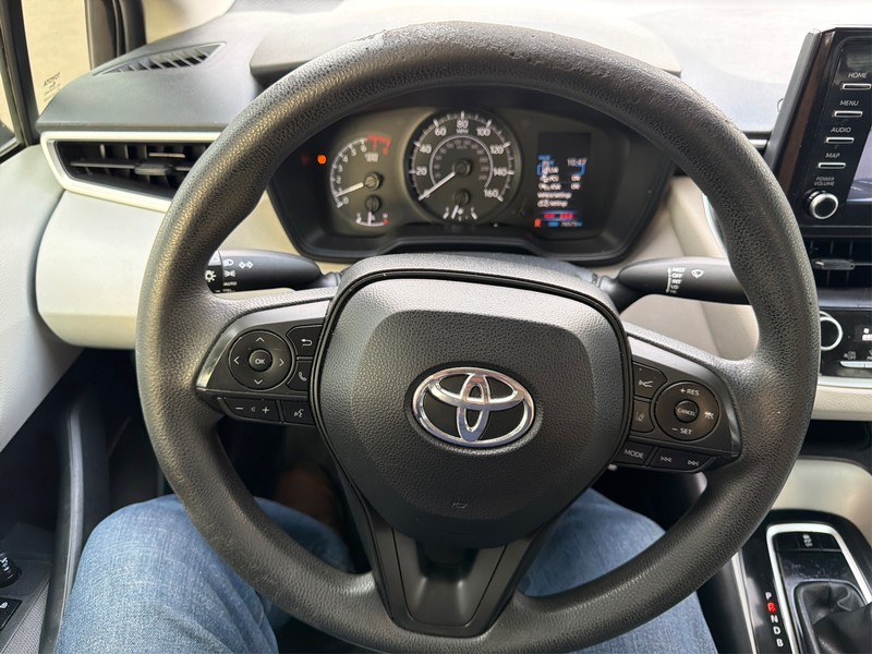 Toyota Corolla Vehicle Full-screen Gallery Image 14