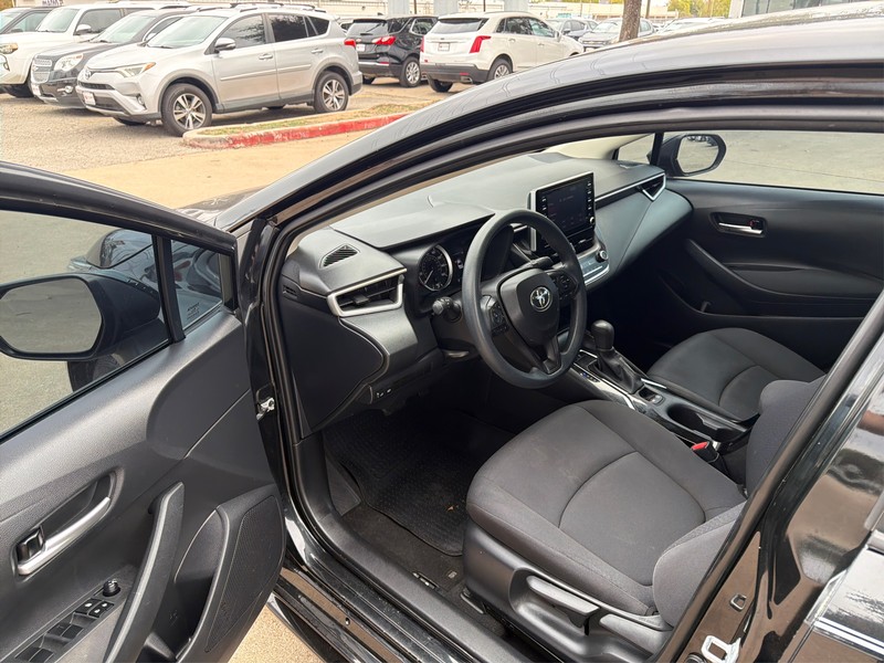 Toyota Corolla Vehicle Full-screen Gallery Image 09