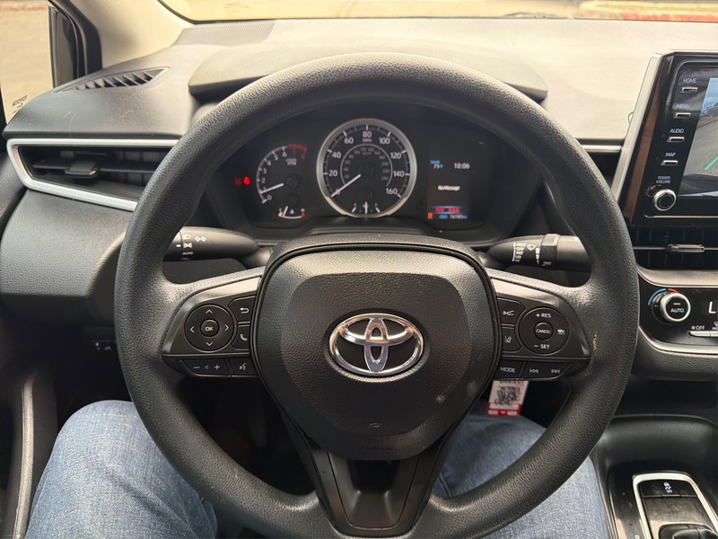 Toyota Corolla Vehicle Full-screen Gallery Image 14