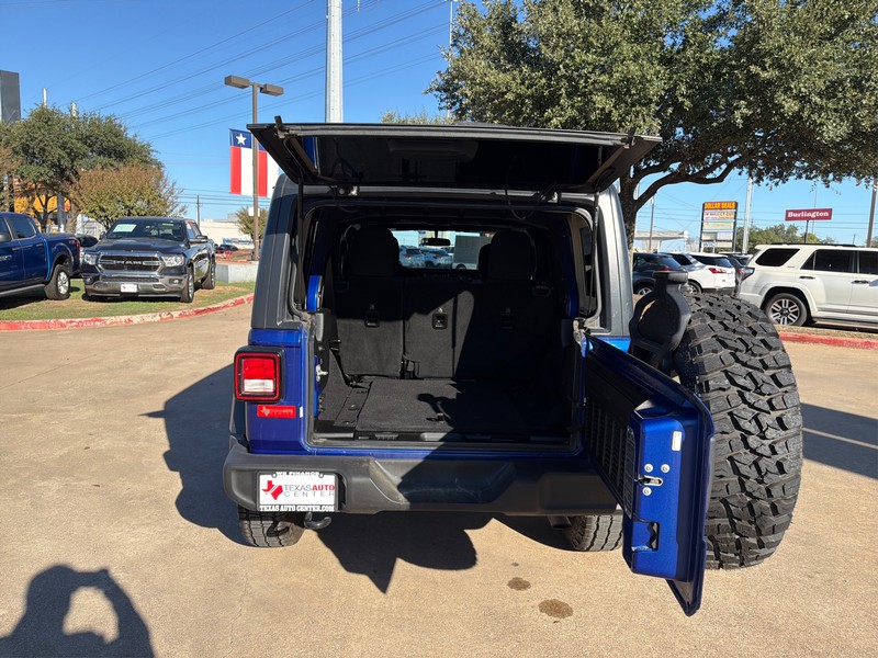 Jeep Wrangler Unlimited Vehicle Full-screen Gallery Image 11