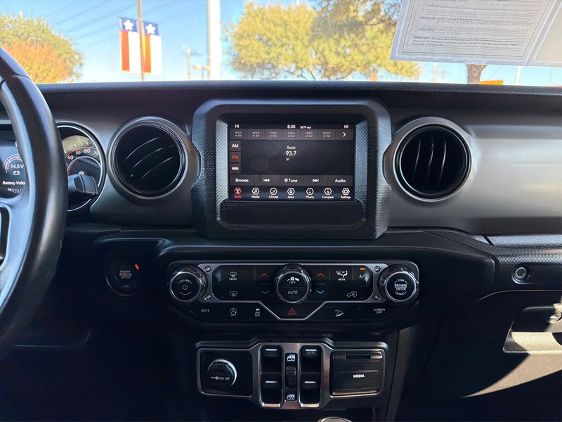 Jeep Wrangler Unlimited Vehicle Full-screen Gallery Image 12