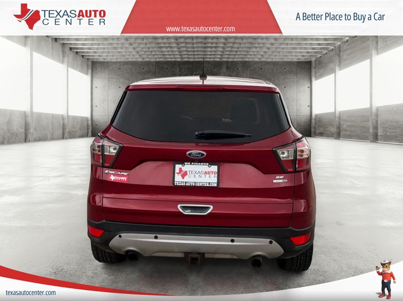 Ford Escape Vehicle Full-screen Gallery Image 06