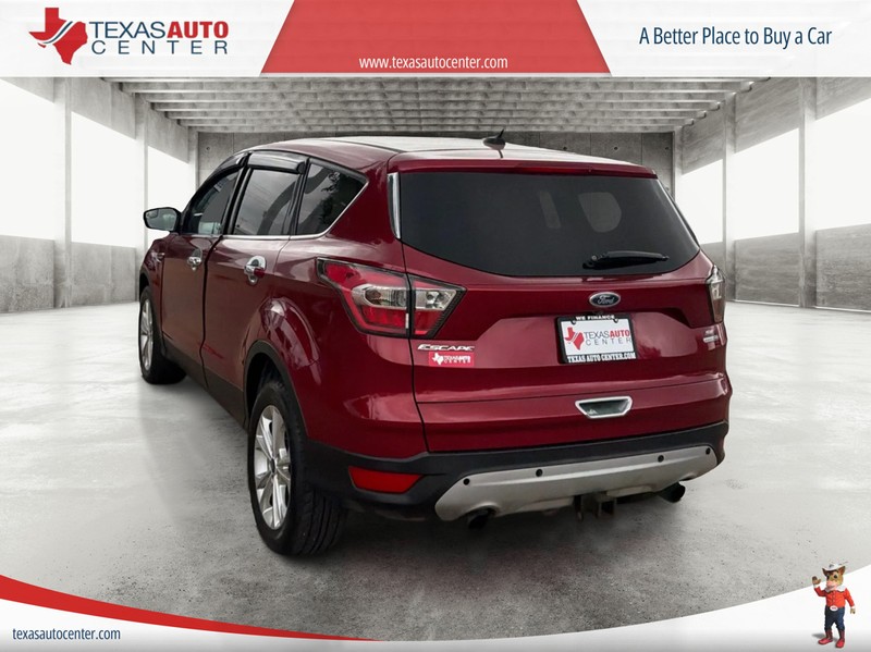 Ford Escape Vehicle Full-screen Gallery Image 08