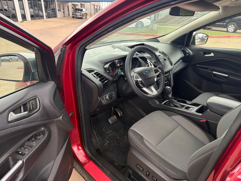 Ford Escape Vehicle Full-screen Gallery Image 09