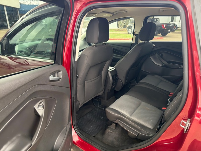 Ford Escape Vehicle Full-screen Gallery Image 10