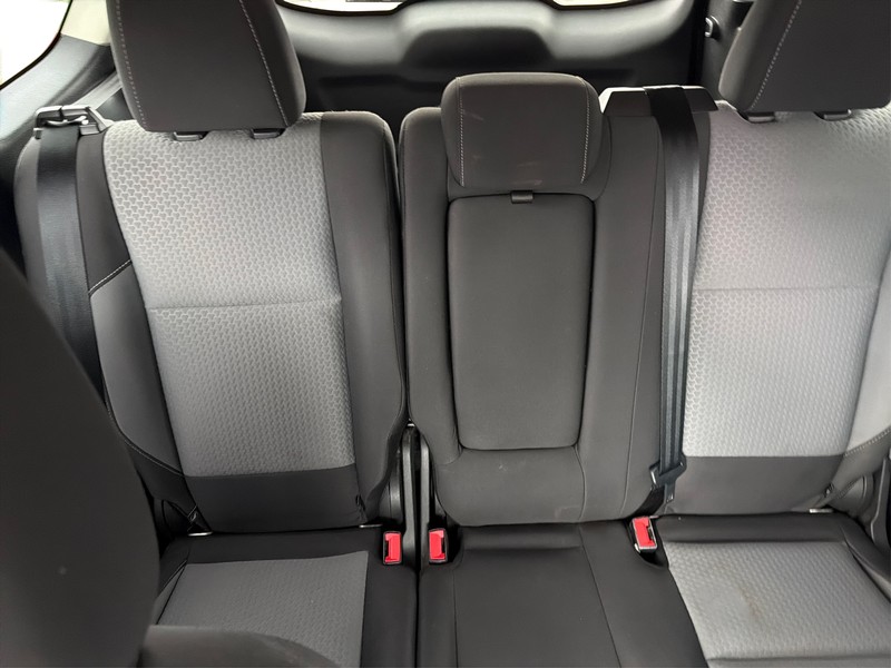 Ford Escape Vehicle Full-screen Gallery Image 13