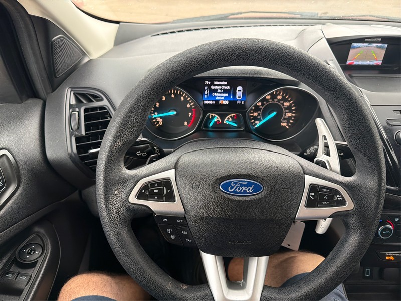 Ford Escape Vehicle Full-screen Gallery Image 14