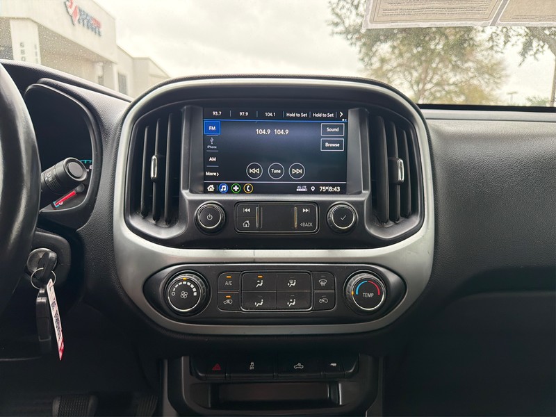 Chevrolet Colorado Vehicle Full-screen Gallery Image 12