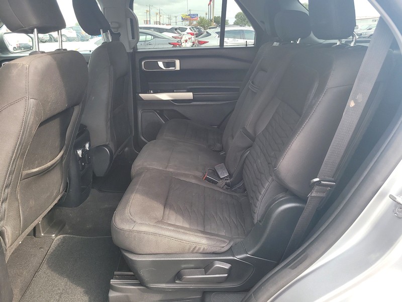 Ford Explorer Vehicle Full-screen Gallery Image 10