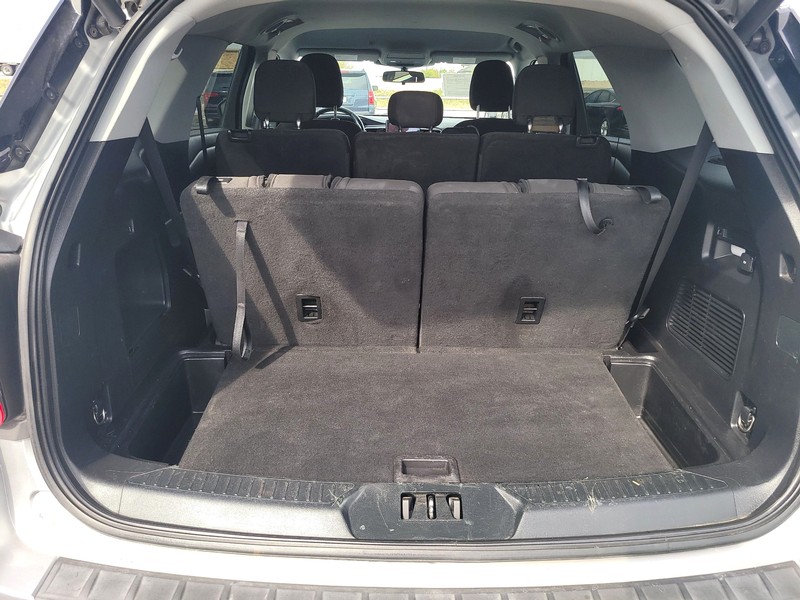 Ford Explorer Vehicle Full-screen Gallery Image 11