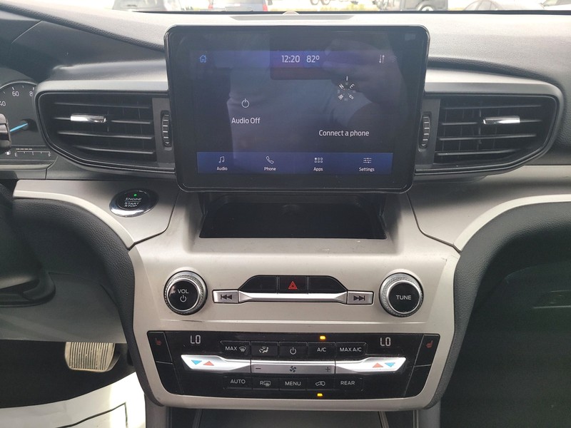 Ford Explorer Vehicle Full-screen Gallery Image 12