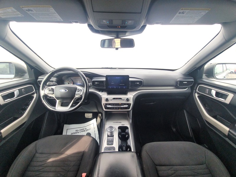 Ford Explorer Vehicle Full-screen Gallery Image 15