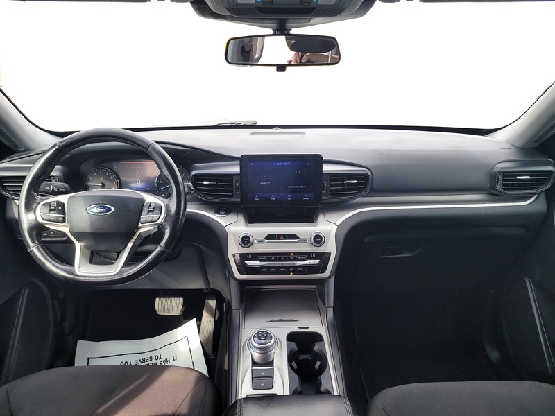 Ford Explorer Vehicle Full-screen Gallery Image 16