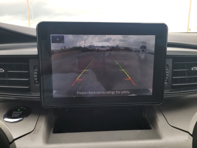 Ford Explorer Vehicle Full-screen Gallery Image 17