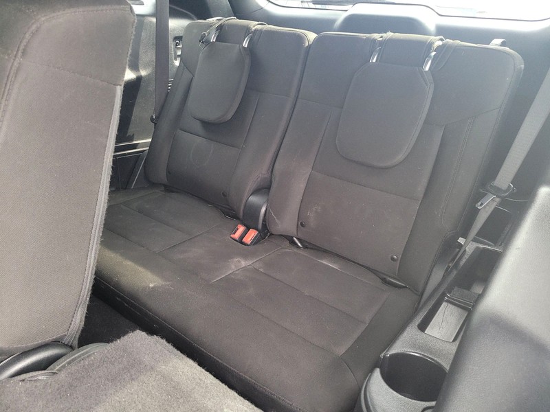 Ford Explorer Vehicle Full-screen Gallery Image 18