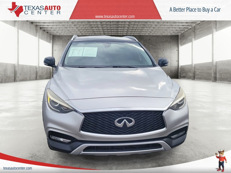 INFINITI QX30 Vehicle Full-screen Gallery Image 03