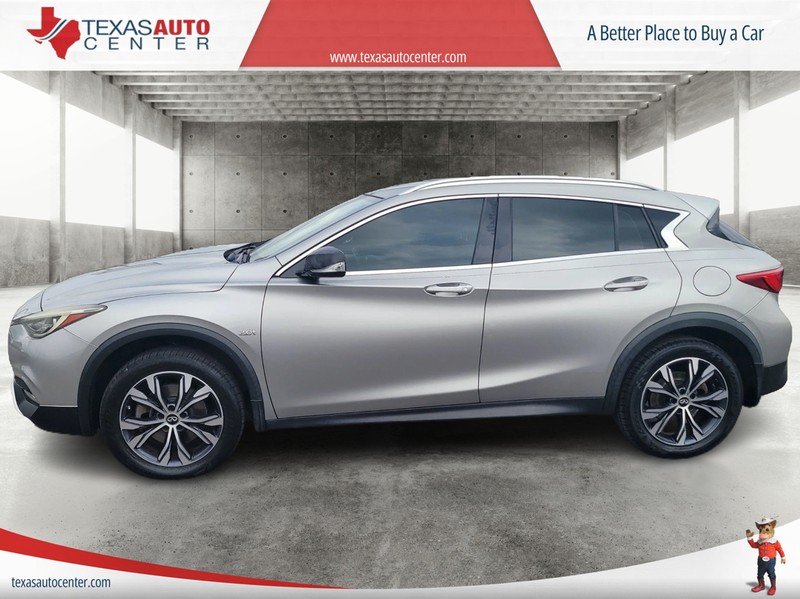 INFINITI QX30 Vehicle Full-screen Gallery Image 05