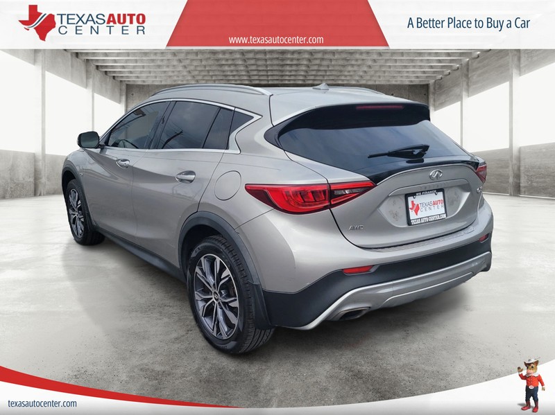 INFINITI QX30 Vehicle Full-screen Gallery Image 08