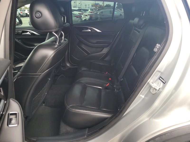 INFINITI QX30 Vehicle Full-screen Gallery Image 10