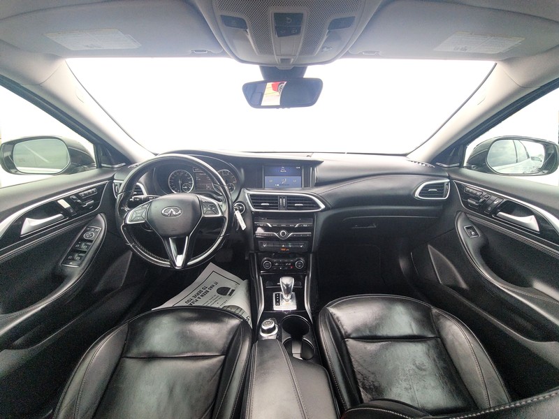 INFINITI QX30 Vehicle Full-screen Gallery Image 14