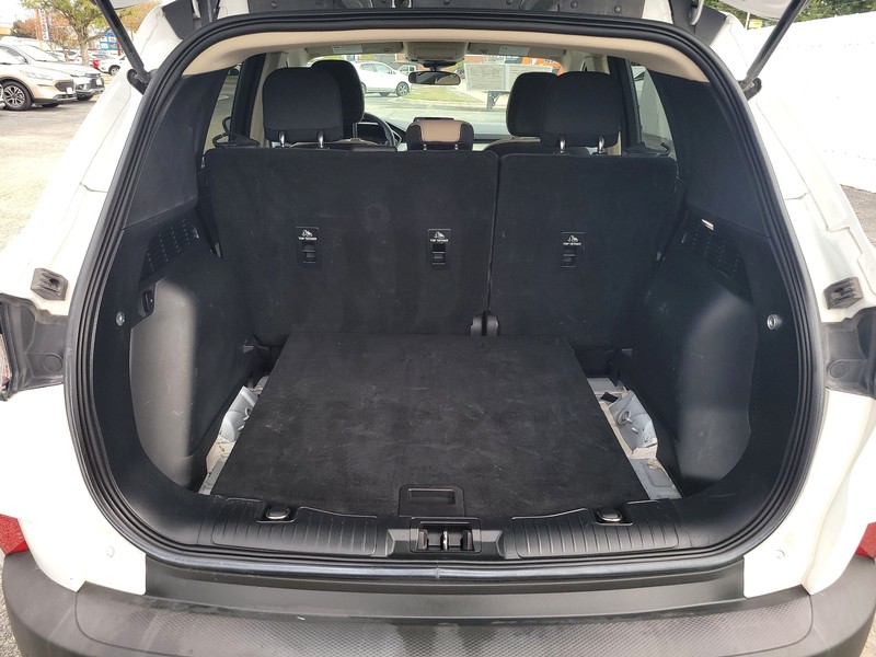 Ford Escape Vehicle Full-screen Gallery Image 10