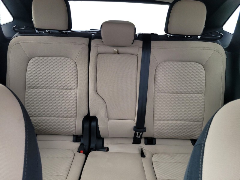 Ford Escape Vehicle Full-screen Gallery Image 12