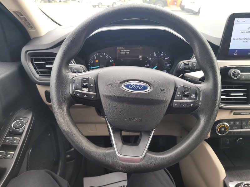 Ford Escape Vehicle Full-screen Gallery Image 13