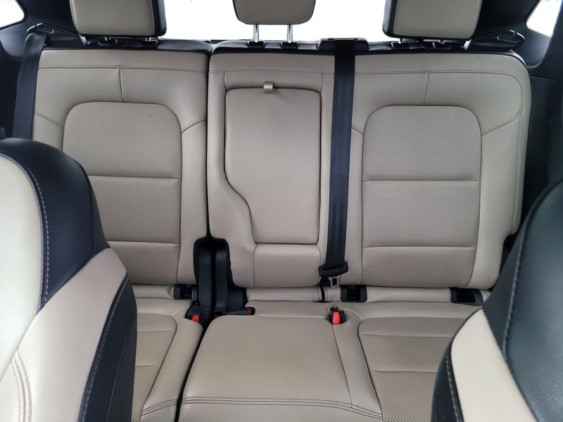 Ford Escape Vehicle Full-screen Gallery Image 13