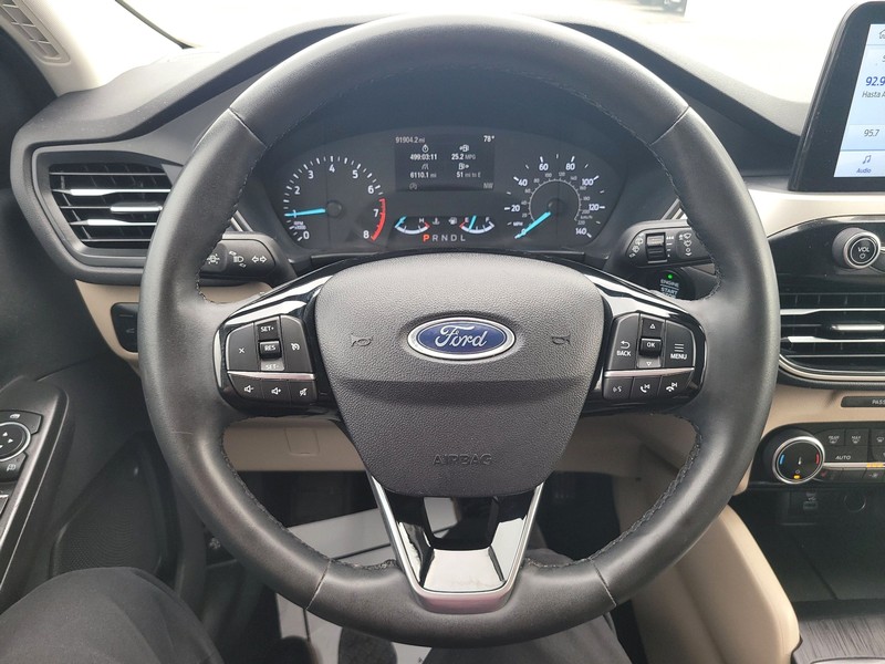 Ford Escape Vehicle Full-screen Gallery Image 14