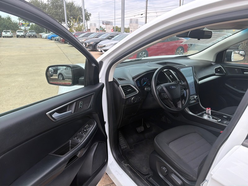 Ford Edge Vehicle Full-screen Gallery Image 09