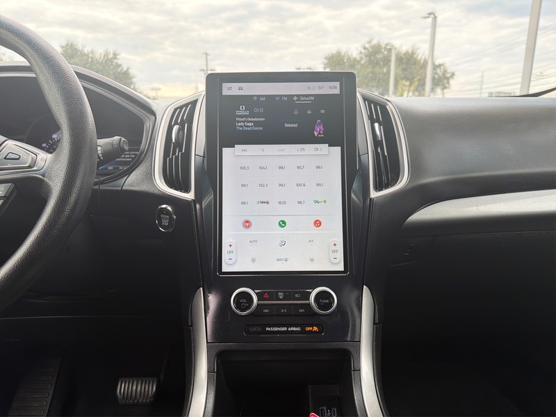 Ford Edge Vehicle Full-screen Gallery Image 12