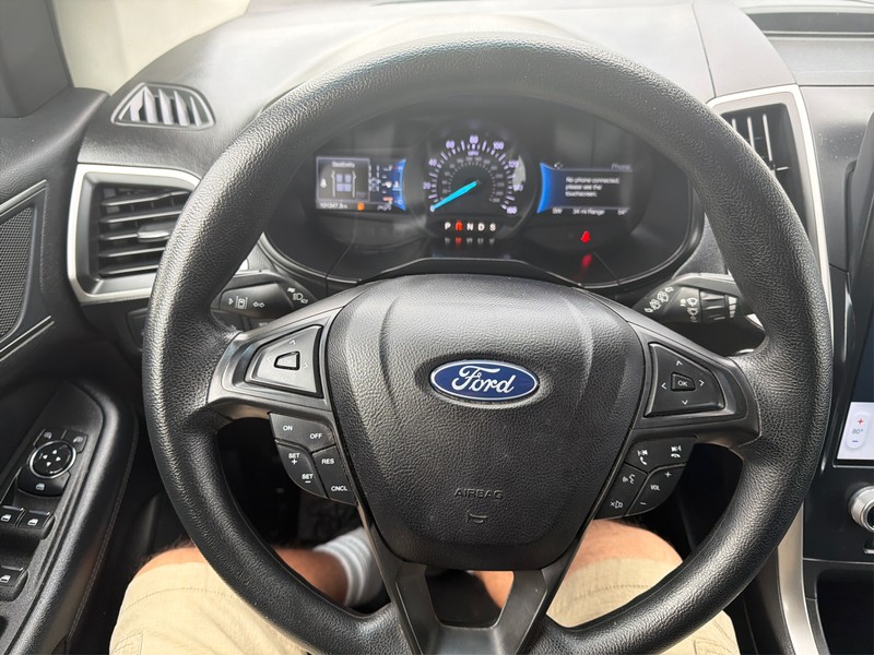 Ford Edge Vehicle Full-screen Gallery Image 14