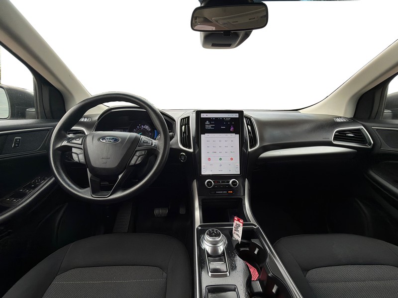 Ford Edge Vehicle Full-screen Gallery Image 15