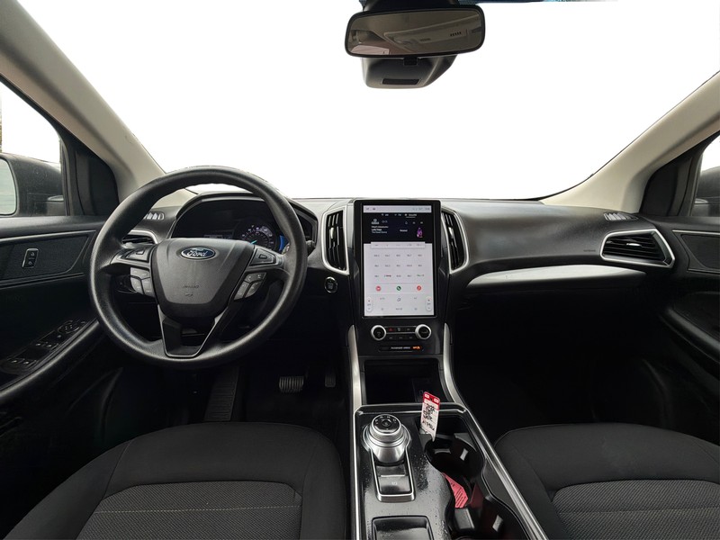 Ford Edge Vehicle Full-screen Gallery Image 16