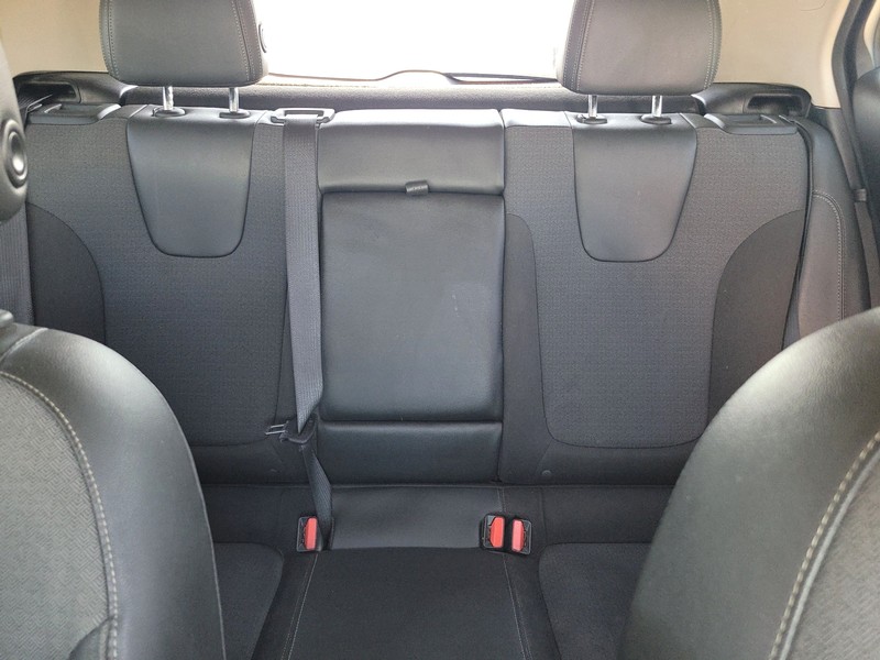 Buick Encore GX Vehicle Full-screen Gallery Image 13