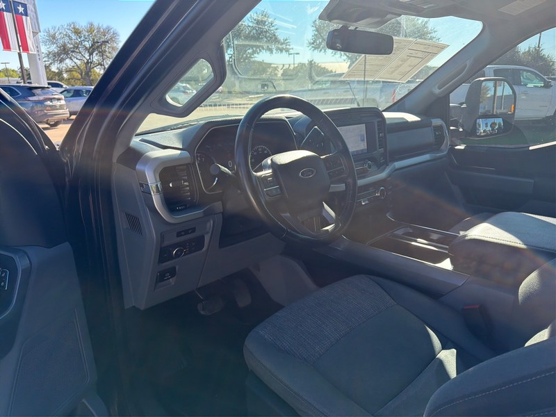 Ford F-150 Vehicle Full-screen Gallery Image 09