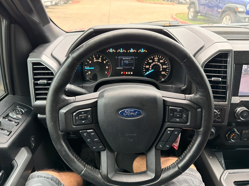 Ford F-150 Vehicle Full-screen Gallery Image 14