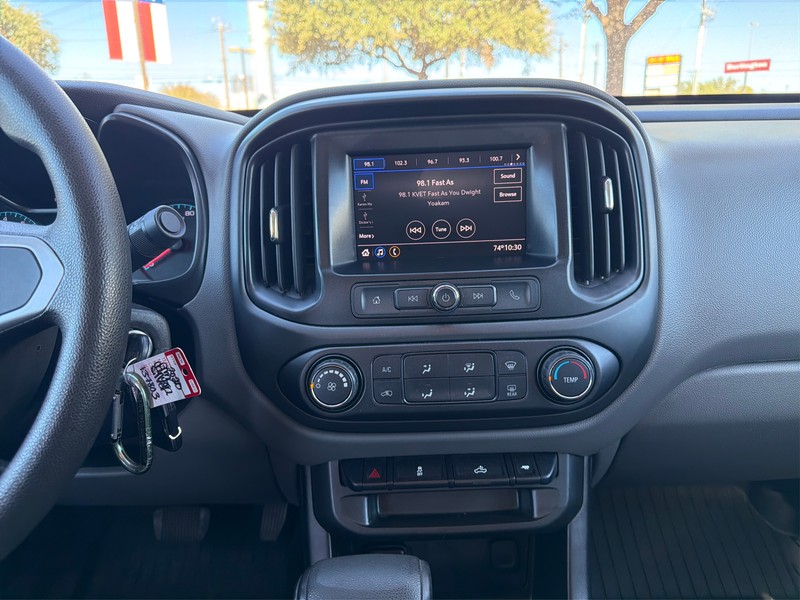 GMC Canyon Vehicle Full-screen Gallery Image 12