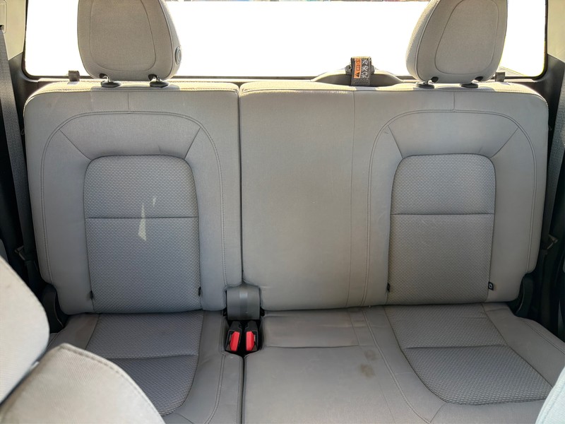 GMC Canyon Vehicle Full-screen Gallery Image 13