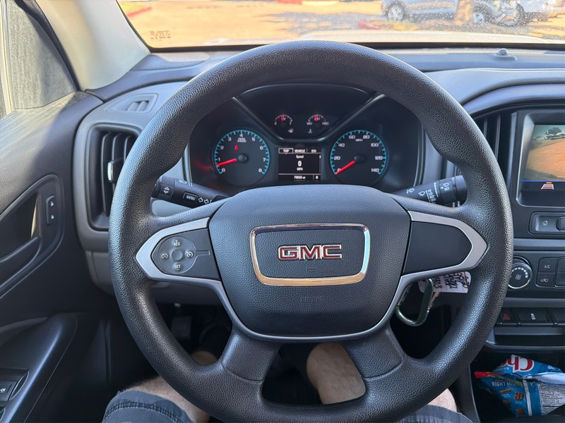 GMC Canyon Vehicle Full-screen Gallery Image 14